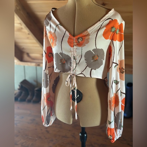 Cider crop top. Size medium. Long sleeve. Drawstring adjustable front. Boho - Picture 2 of 9
